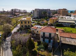 Casa indipendente in vendita