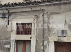Casa indipendente in vendita