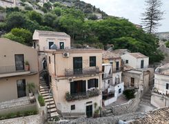 Casa indipendente in vendita