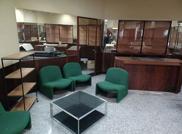 Locale commerciale in Via Dante Alighieri 244 a Cagliari in zona Sant'Alenixedda-Piazza Giovanni XXIII