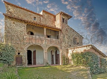 Rustici Casali con balcone in vendita a Arezzo Casa.it