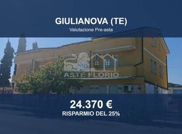 Trilocale in Via Galileo Galilei 429 a Giulianova in zona Centro