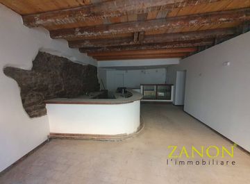 Locale commerciale in Piazza Camillo Benso Conte di Cavour 6 a Gorizia in zona Centro