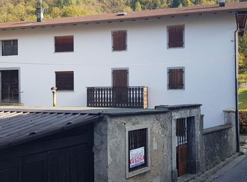 Casa indipendente in Frazione Trava 77 a Lauco in zona Trava
