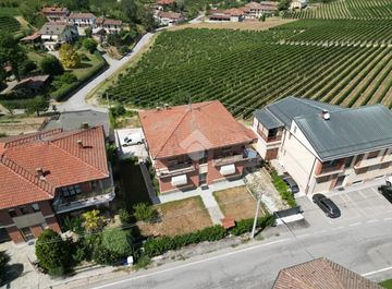 Appartamento in Via Annunziata 16 a La Morra in zona Annunziata