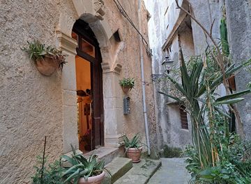 Villetta a schiera in Largo Duomo a Belmonte Calabro in zona Centro