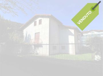 Villa in Via Montanara 7 a Verbania in zona Trobaso-Unchio