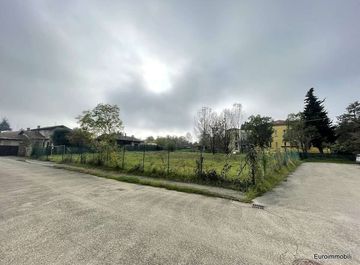 Terreno edificabile in Strada del Bottone a Traversetolo