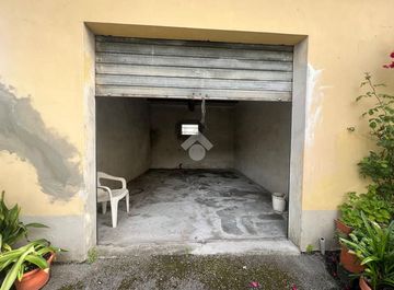 Box/posto auto a Capannori in zona Camigliano-Segromigno-San Colombano