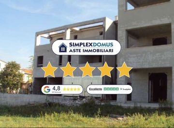 Quadrilocale in Via Sant' Egidio a Trevi in zona Centro-Borgo