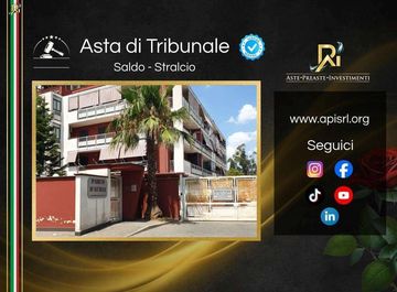 Trilocale in Via Comunale della Luce 25 a Napoli in zona San Pietro a Patierno, Capodichino