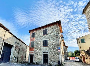 Case costose da ristrutturare in vendita a Arezzo in zona Giovi