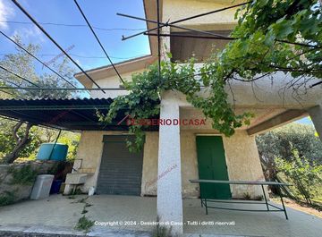 Villa in Via Francesco Cangialosi a Carini in zona Belvedere-Zona Panoramica