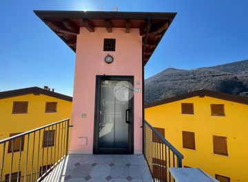 Box/posto auto in Frazione Acquaiolo 1 a Parzanica in zona Acquaiolo-Spiglia