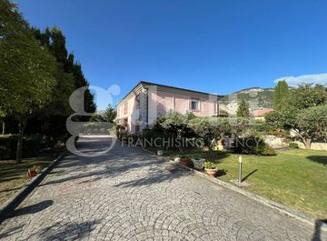 Villa in Via Democrito a Pesche