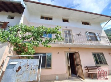 Casa indipendente in Via Sottomonte 43 a Meduno in zona Centro