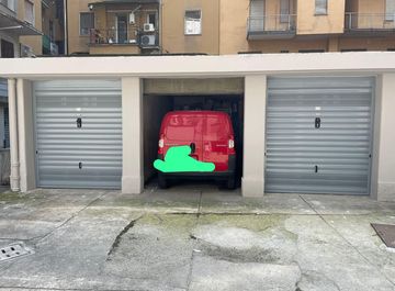 Garage, posti auto in affitto a Milano in zona Garibaldi, Isola 