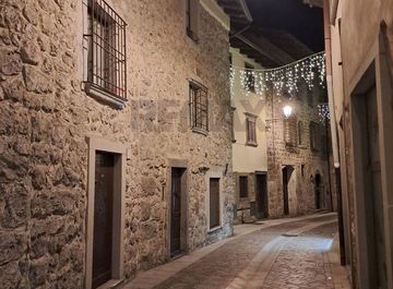 Casa indipendente a Serina in zona Centro