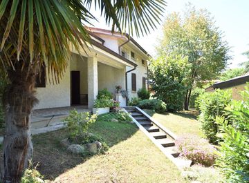 Casa indipendente a Quattro Castella in zona Centro