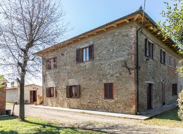 Rustici Casali con giardino in vendita a Arezzo Casa.it