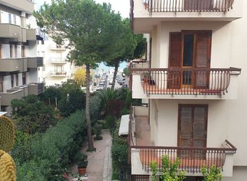 STENDIBIANCHERIA PER BALCONE CON RINGHIERA RIBALTA - Arredamento e  Casalinghi In vendita a Barletta-Andria-Trani