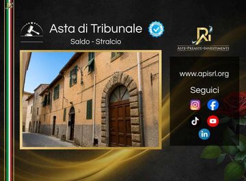Quadrilocale in Via Umberto I 16 a Tarquinia in zona Centro