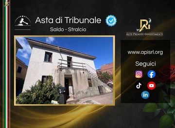 Trilocale in Via la Neve 55 a Terracina in zona Calcatore-Ospedale