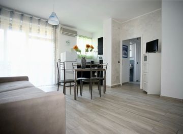 Un bellissimo appartamento in bianco e grigio - Il blog di Casa.it