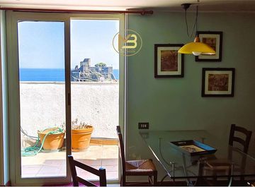Attico/mansarda in Via XXI Aprile 65 INT a Aci Castello in zona Centro