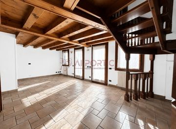Casa bi/trifamiliare in Via Garibaldi a Piove di Sacco in zona Centro