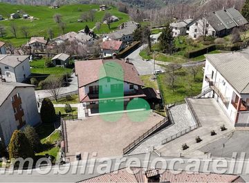 Casa indipendente in Via Resegone 19 A a Fuipiano Valle Imagna