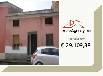 Casa indipendente in Piazza Roma 21 a Rivarolo del Re ed Uniti in zona Rivarolo del Re