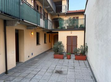 Trilocale in Piazza Alessandro Volta a Vigevano in zona Fiera-Parco Parri
