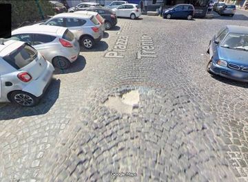 Locale commerciale in Piazza Trieste e Trento 6 a Marano di Napoli in zona Centro