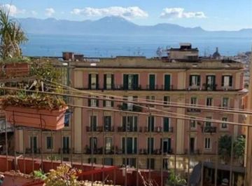 Trilocale in Affitto in Via Suor Orsola a Napoli