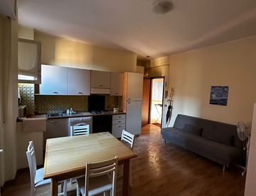 Soggiorno - Bilocale in Affitto in Via Macedonio Melloni 4 a Milano
