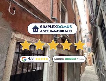 Foto 1 di 32 - Quadrilocale in Vendita in Calle Corazzieri a Venezia
