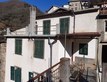 Foto 1 di 26 - Rustico, casale in Vendita in Via Sant'Anna 12 a Pornassio