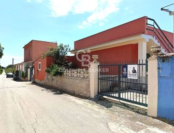 Foto 1 di 41 - Casa indipendente in Vendita in Via delle Viole a Ispica