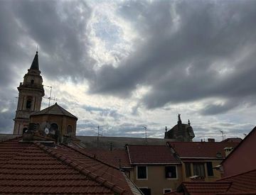 Foto 1 di 18 - Trilocale in Vendita in Via Amendola a Imperia