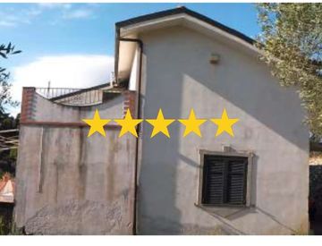 Foto 1 di 37 - Villa in Vendita in Via Santa Lucia a Diano Castello