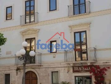 Foto 1 di 10 - Casa indipendente in Vendita in Via Giovanni Bovio 93 a Trani