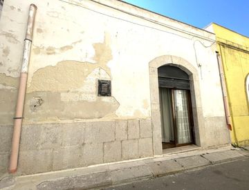 Foto 1 di 10 - Casa indipendente in Vendita in Vicolo Gerolamo Savonarola 35 a Canosa di Puglia