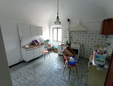 Foto 1 di 16 - Quadrilocale in Vendita in Via Carmine 8 a Imperia