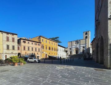 Foto 1 di 30 - Bilocale in Vendita in Via Cesia O della Piana a Todi