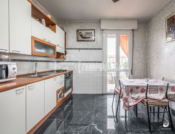 Cucina - Trilocale in Vendita in Via Achille Grandi a Formigine