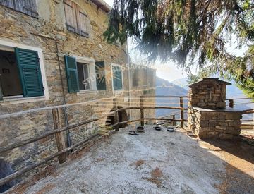 Terrazza - Quadrilocale in Vendita in Strada Provinciale 65 11 a Molini di Triora