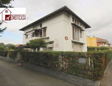 Foto 1 di 31 - Villa in Vendita in Via Giovanni Tavallini 9 a Vercelli