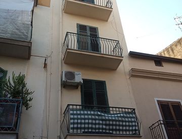 Facciata - Trilocale in Vendita in Via Vincenzo Littara 75 a Palermo