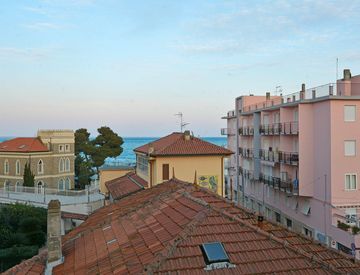 Foto 1 di 50 - Quadrilocale in Vendita in Via Francesco Agnese 34 a Diano Marina